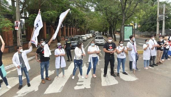 Se cumple plazo de huelga y médicos anuncian otra para noviembre