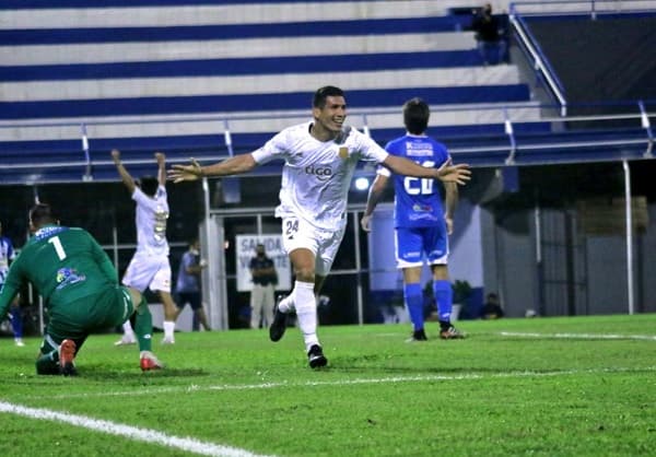 Guaraní supera a 12 de Octubre y asegura la soledad en la punta