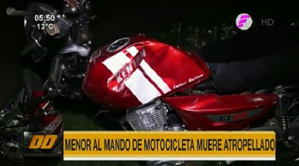 Adolescente al mando de una moto muere tras chocar contra auto