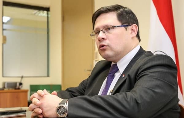 Limpiavidrios “facturó” por G. 26 mil millones, según investigación