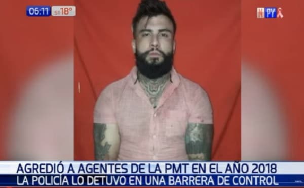 Detienen a hombre grabado golpeando a PMT años atrás