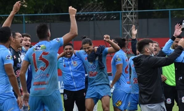 Luego de 23 años Resistencia asciende a Primera