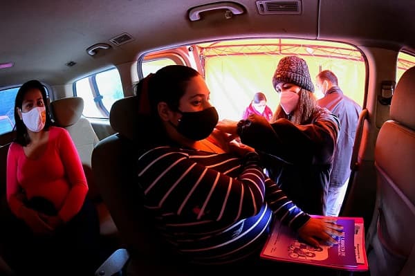 Inicia aplicación de tercera dosis contra el coronavirus