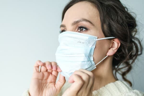 Salud reporta tres fallecidos y 52 positivos