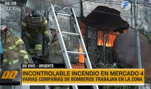 Incendio de gran magnitud consume locales del Mercado 4