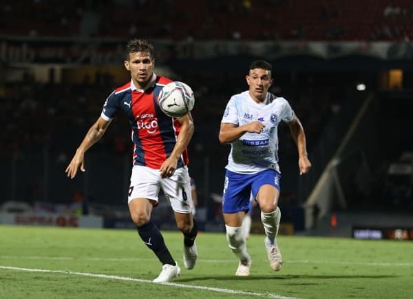 Cerro golea y comparte la punta con Guaraní