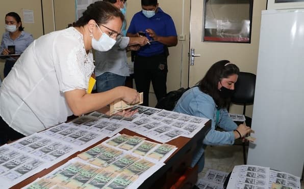 Detienen a dos funcionarios de la Fiscalía por pedir “coima”