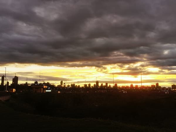 Anuncian jornada calurosa e inestable para este martes