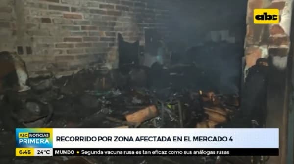 Decenas de comerciantes hacen vigilia tras incendio en el Mercado 4