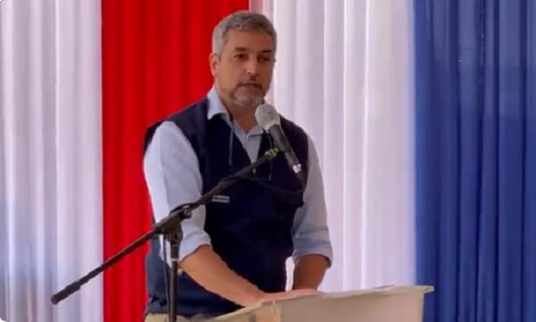 Abdo Benítez anuncia vacunación en aulas desde el lunes