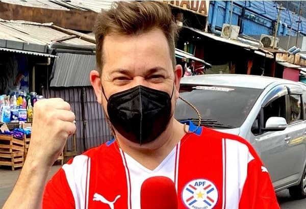 Fiasco en presentación: Pitu Willis pronuncia mal el apellido del DT de la Albirroja