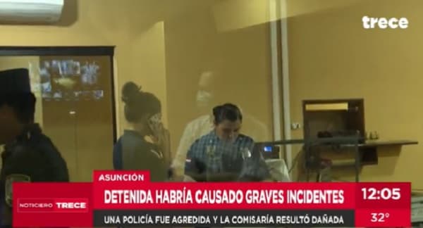 Detenida agrede a oficial de guardia y causa daños en comisaría