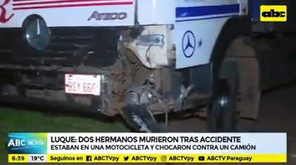Hermanos mueren tras choque contra camión