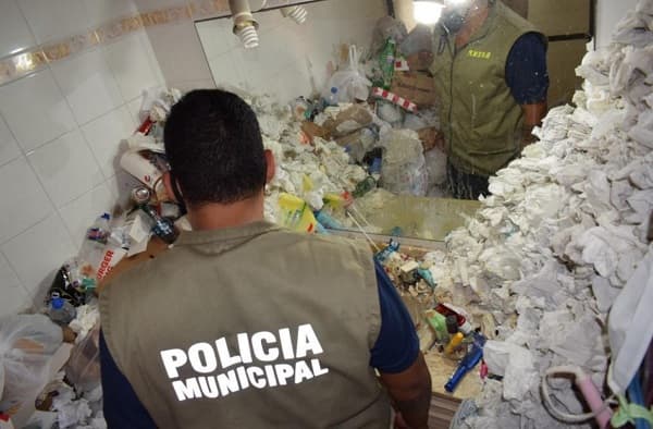Municipalidad interviene vivienda convertida en basural