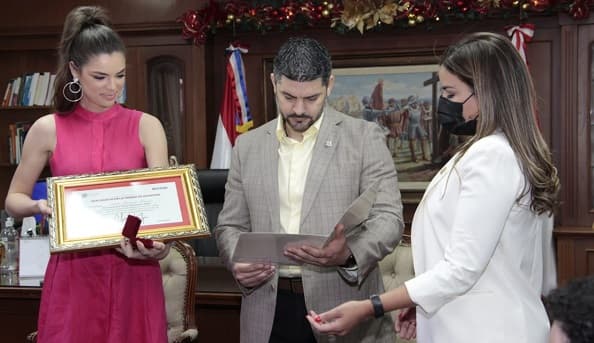 Declaran a Nadia Ferreira como “Hija Dilecta de Asunción”