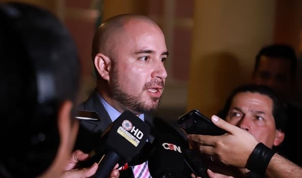 Oviedo dice que su gestión es mejor que anteriores y habla de ataque de medios