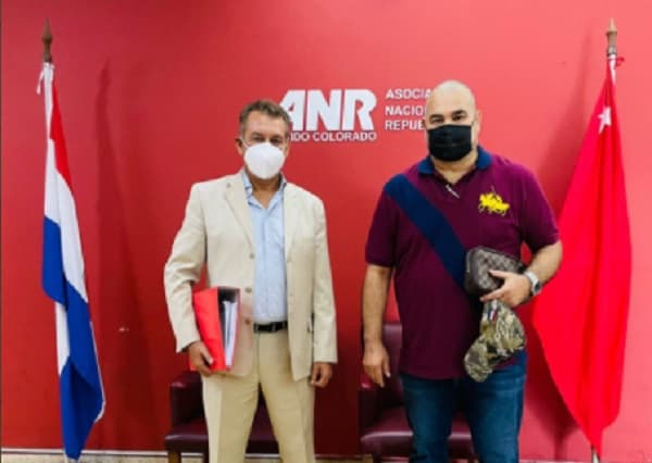 Chilavert renuncia al Partido Colorado