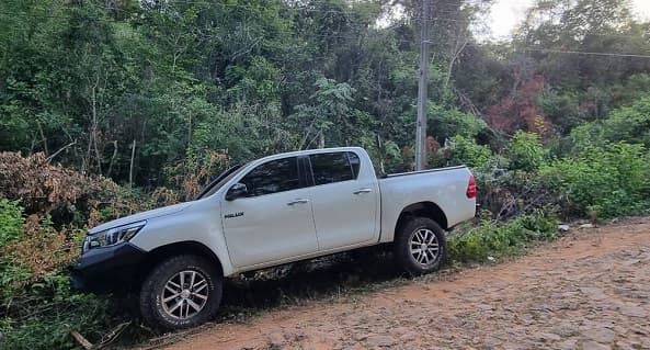 Universidad asegura que camioneta abandonada fue vendida a playa de autos