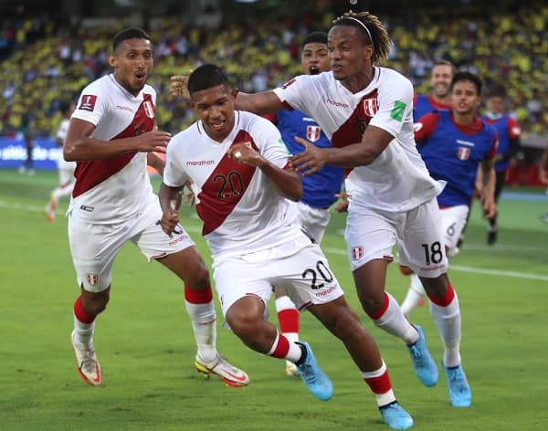 Perú vence a Colombia y está en zona de clasificación 