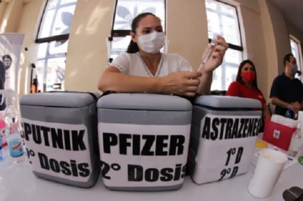 Vacunación anticovid prosigue desde este lunes