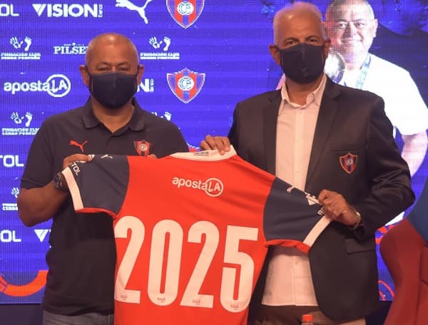 Cerro asegura a Chiqui y Jean está cerca de cerrar