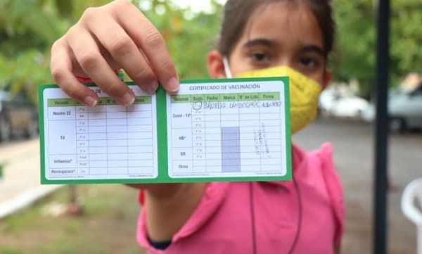 Exigencia de vacunación rige para niños desde 12 años, aclara Brasil