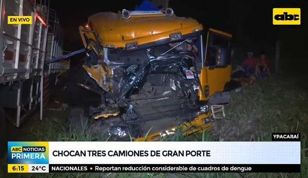 Reportan triple choque de camiones en Pedrozo