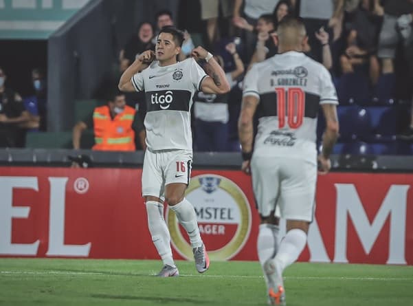 Olimpia cumple y avanza en la Libertadores 