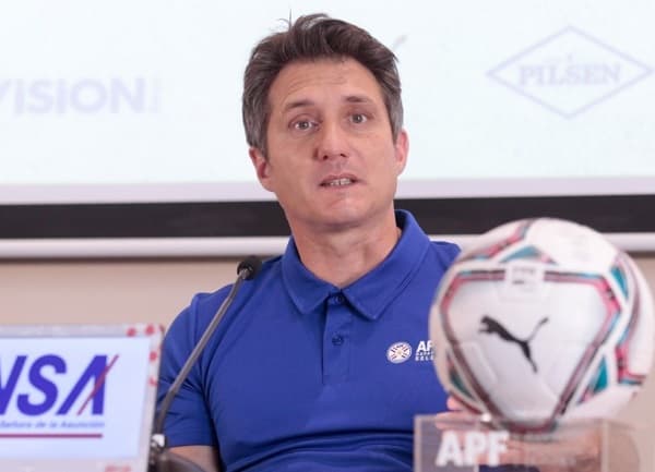 Barros Schelotto convoca a dos jóvenes de Olimpia 