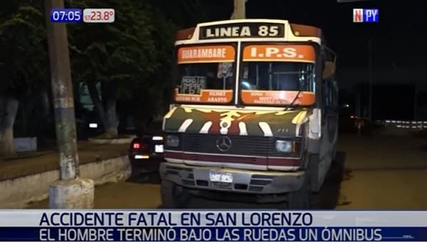Motociclista muere tras terminar debajo de las ruedas de bus