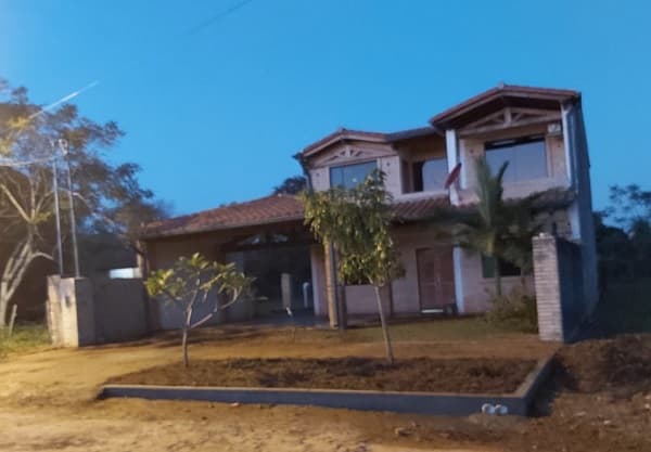 Familia pone en venta su casa para comprar un costoso medicamento