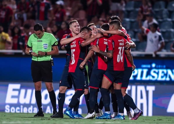 Cerro hila su quinta victoria y es cómodo puntero 