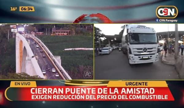 Manifestantes cierran acceso al Puente de la Amistad