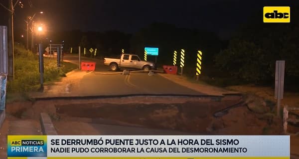 Vecinos afirman que puente colapsó a causa de lluvias