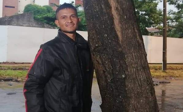 Senador contrata a trabajador que salvó a su hijo del raudal