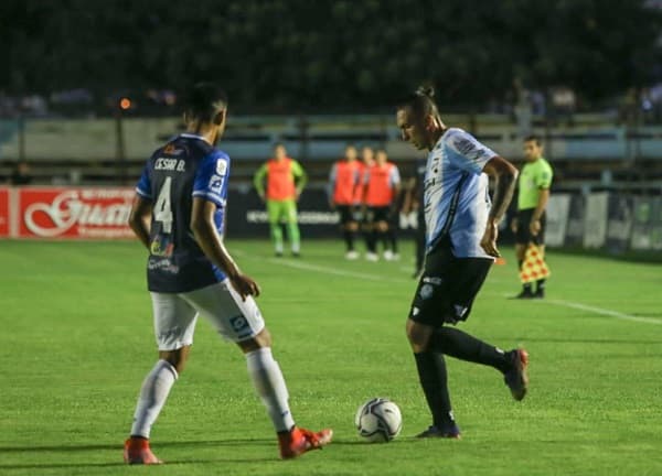 Guaireña y 12 de Octubre igualan en Villarrica 