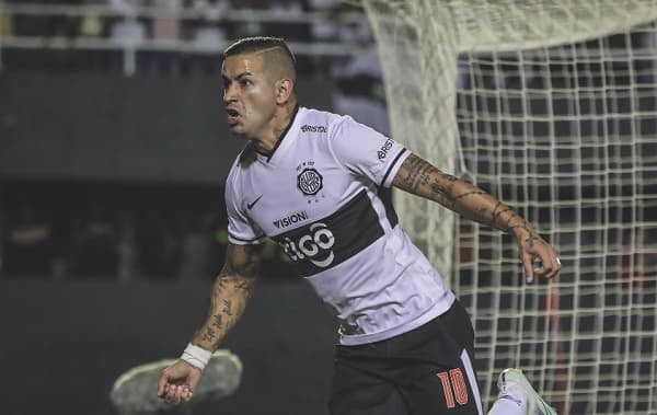 Olimpia gana en el este y se afianza como tercero 