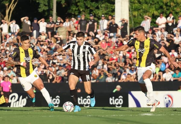 Libertad vence a Guaraní y retoma la punta 