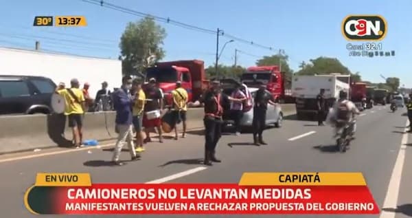 Camioneros seguirán con protesta pese a reajuste de Petropar
