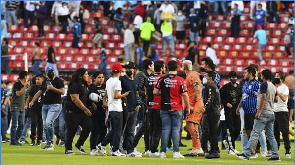 México: Reportan 17 fallecidos y más de 20 heridos tras batalla campal en estadio