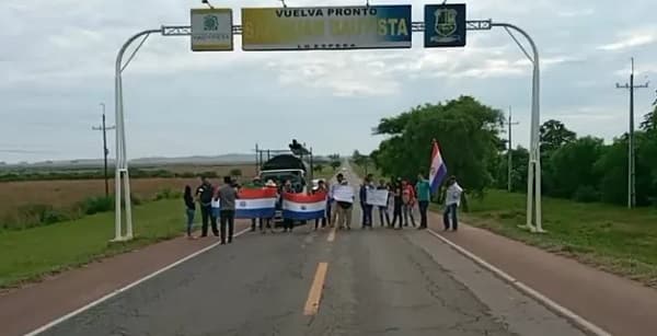 Manifestantes cierran la ruta PY01 exigiendo asfaltado en la “Ruta del Progreso”