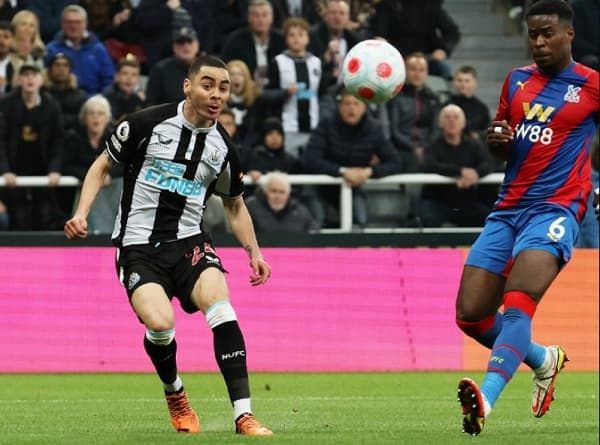 Almirón marca un golazo en la Premier 