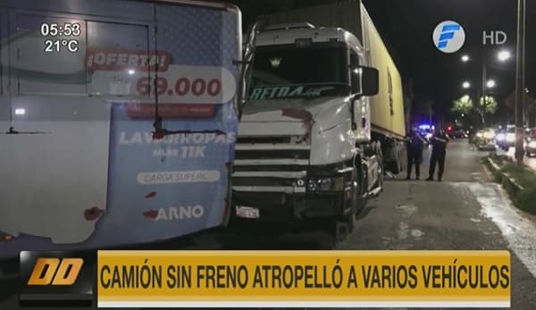 Camión pierde frenos y deja varios heridos tras choque en cadena