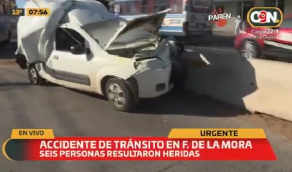 Bus sin frenos embiste contra camioneta y deja varios heridos