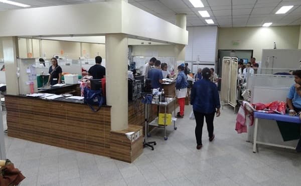 Nuevos aranceles en Clínicas son para sobrellevar “déficit presupuestario”, sostienen