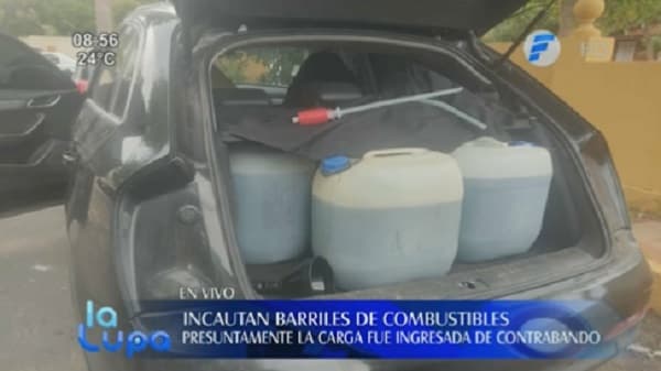 Incautan bidones de combustible en vehículo de alta gama