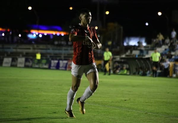 Libertad gana en Villarrica y recupera la punta 