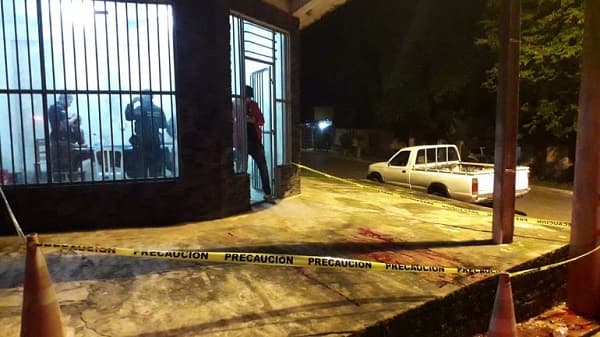 Dos hombres resultan heridos frente a local de juegos de azar en Itapúa