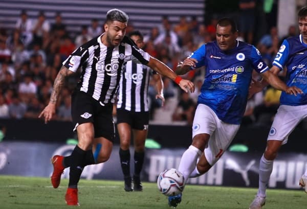 Libertad golea y asegura su continuidad en la punta 