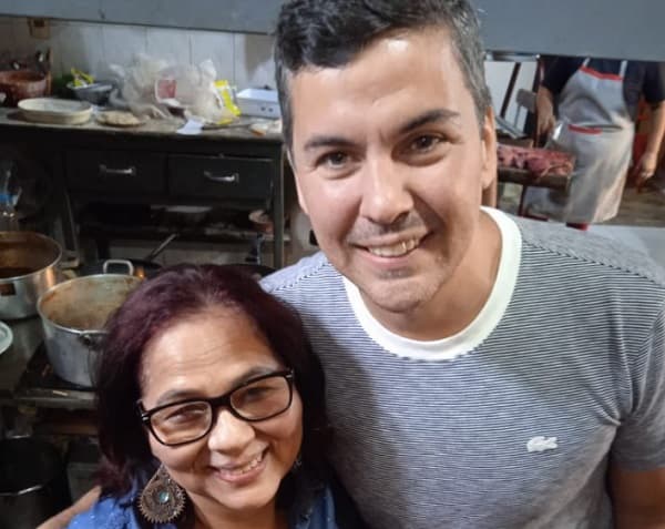 Santi Peña se cuelga de la popularidad de Ña Ñeca 